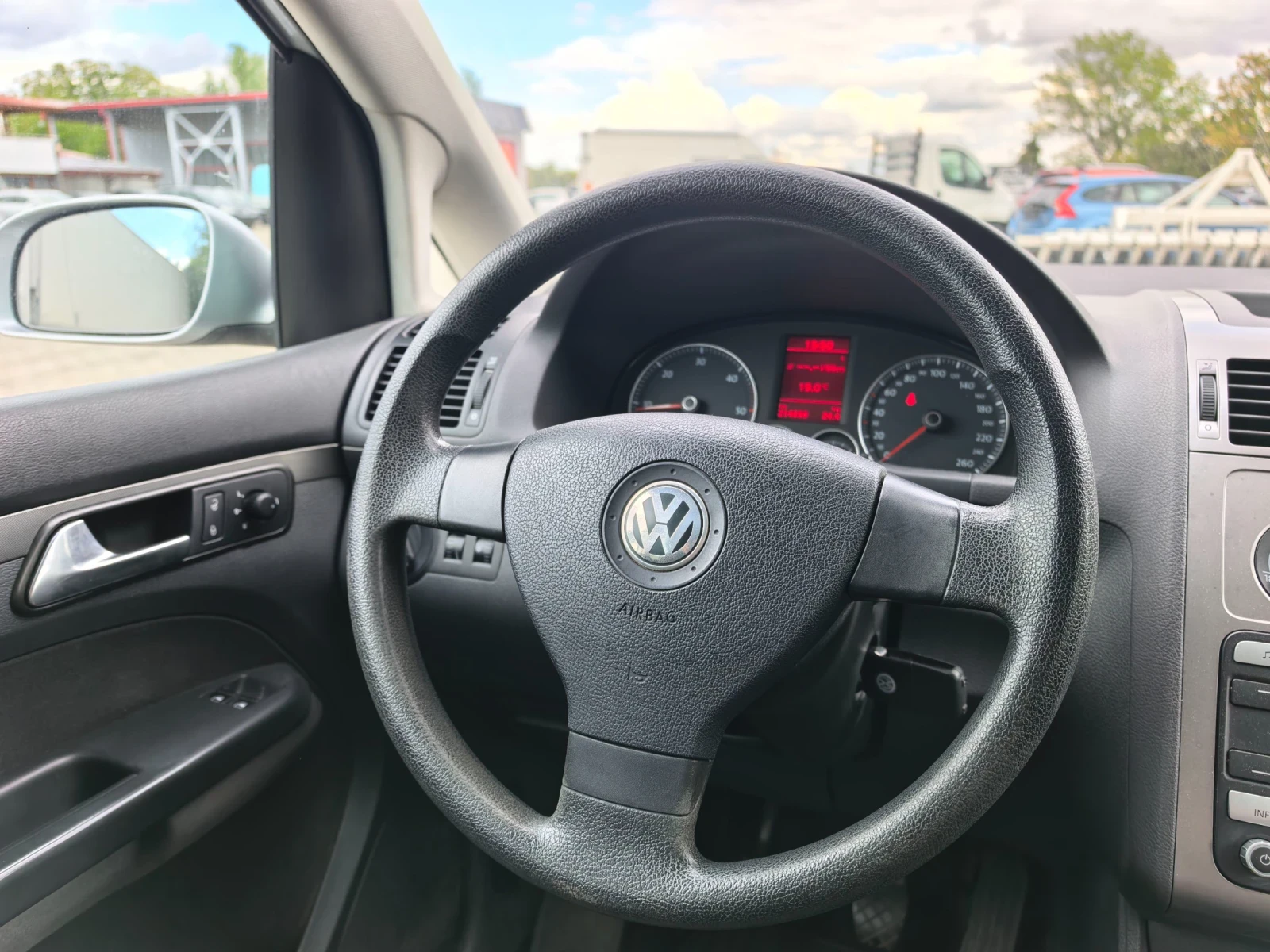 VW Touran 1.9тди 90кс, снимка 12 - Автомобили и джипове - 56198631