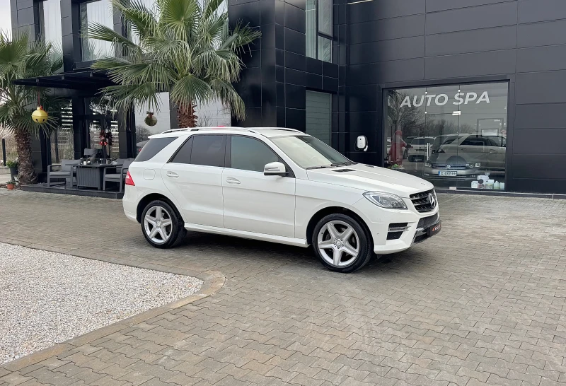 Mercedes-Benz ML 250 CDi AMG Pack * Premium* Подгрев/Keyless/Камера, снимка 3 - Автомобили и джипове - 52673327
