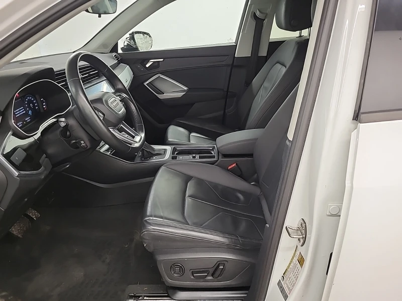 Audi Q3 * * CARFAX * * АВТО КРЕДИТ * * , снимка 8 - Автомобили и джипове - 53573658