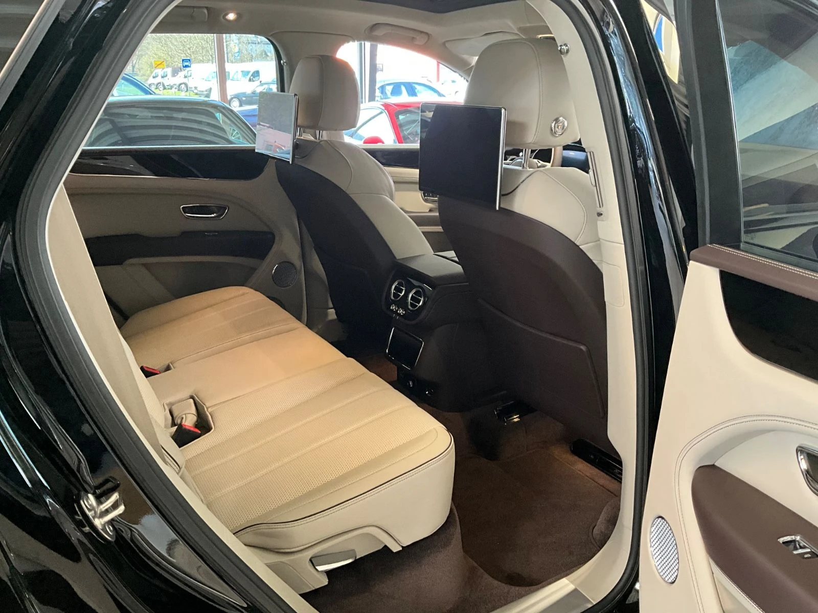 Bentley Bentayga V8 S/ BLACKLINE/ NAIM/ PANO/ LIFT/ 360/ TV/ 22/ | Mobile.bg   14