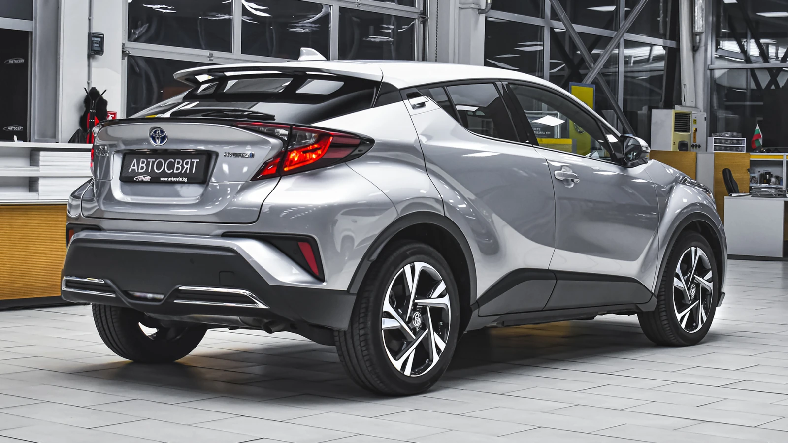 Toyota C-HR 2.0 Hybrid Club Automatic - изображение 6