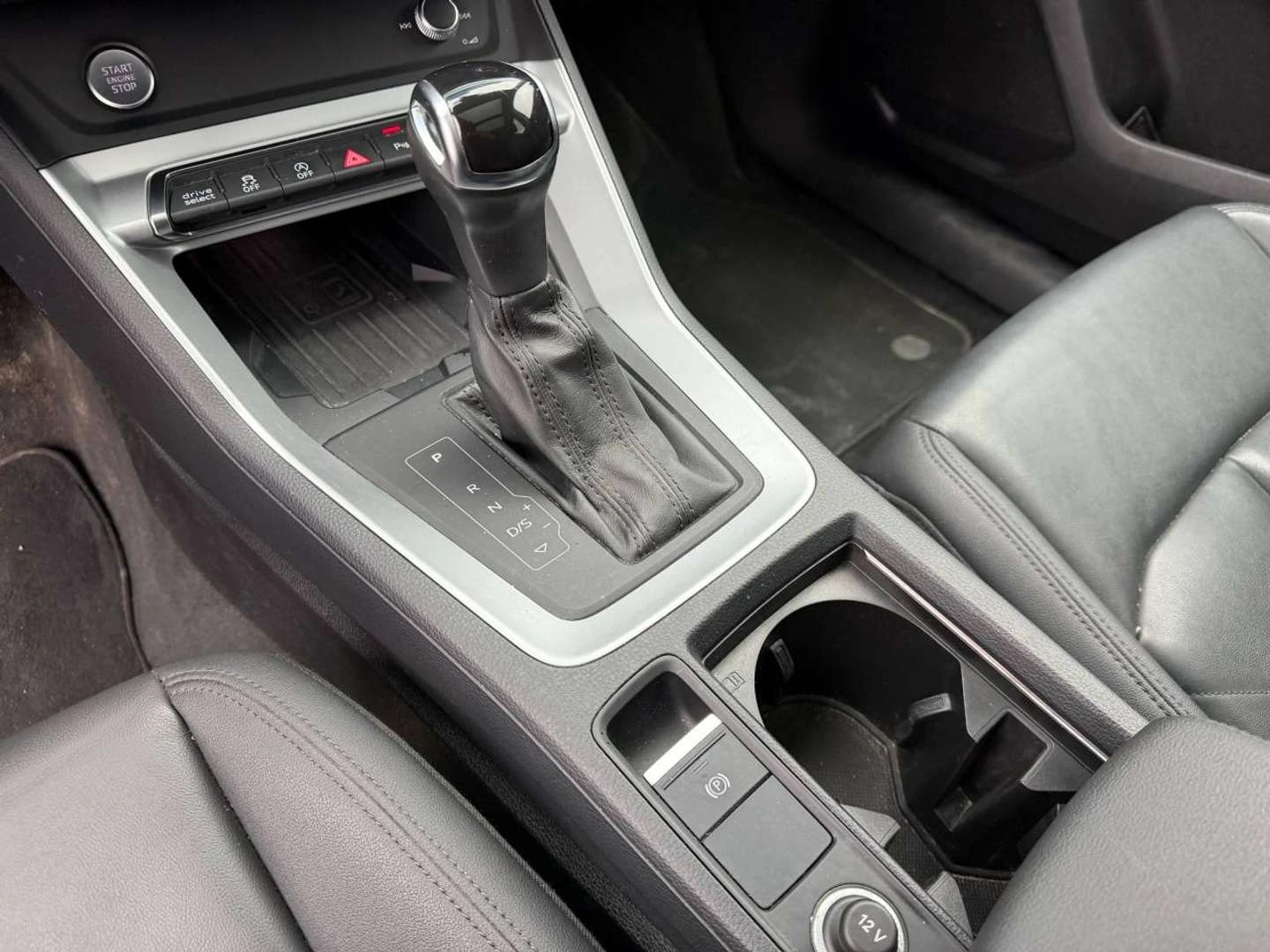 Audi Q3, снимка 14 - Автомобили и джипове - 56115327