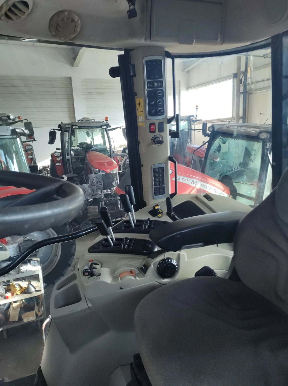 Трактор Massey 7722 - изображение 8