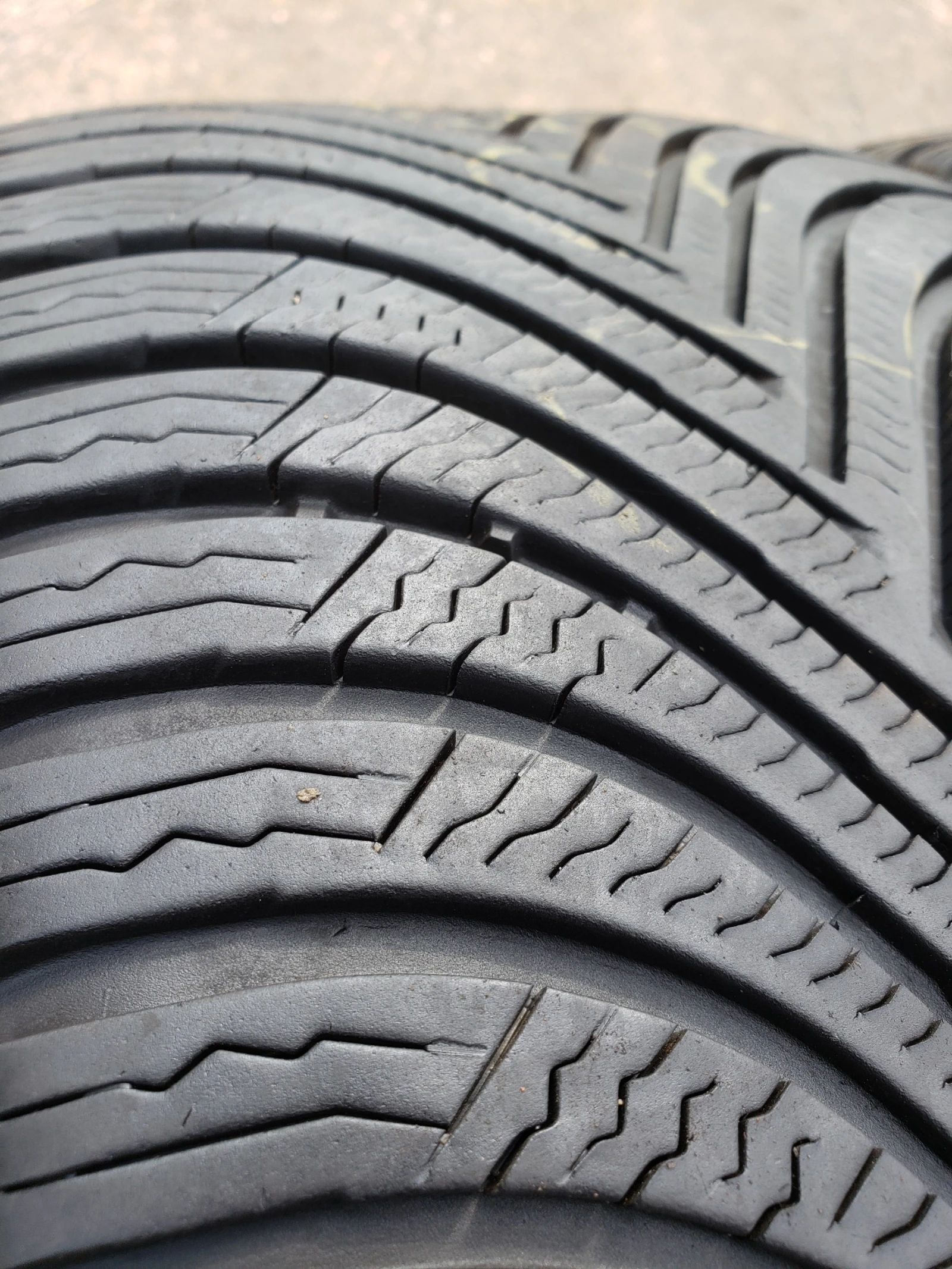 Гуми Зимни 225/55R17, снимка 5 - Гуми и джанти - 56054417