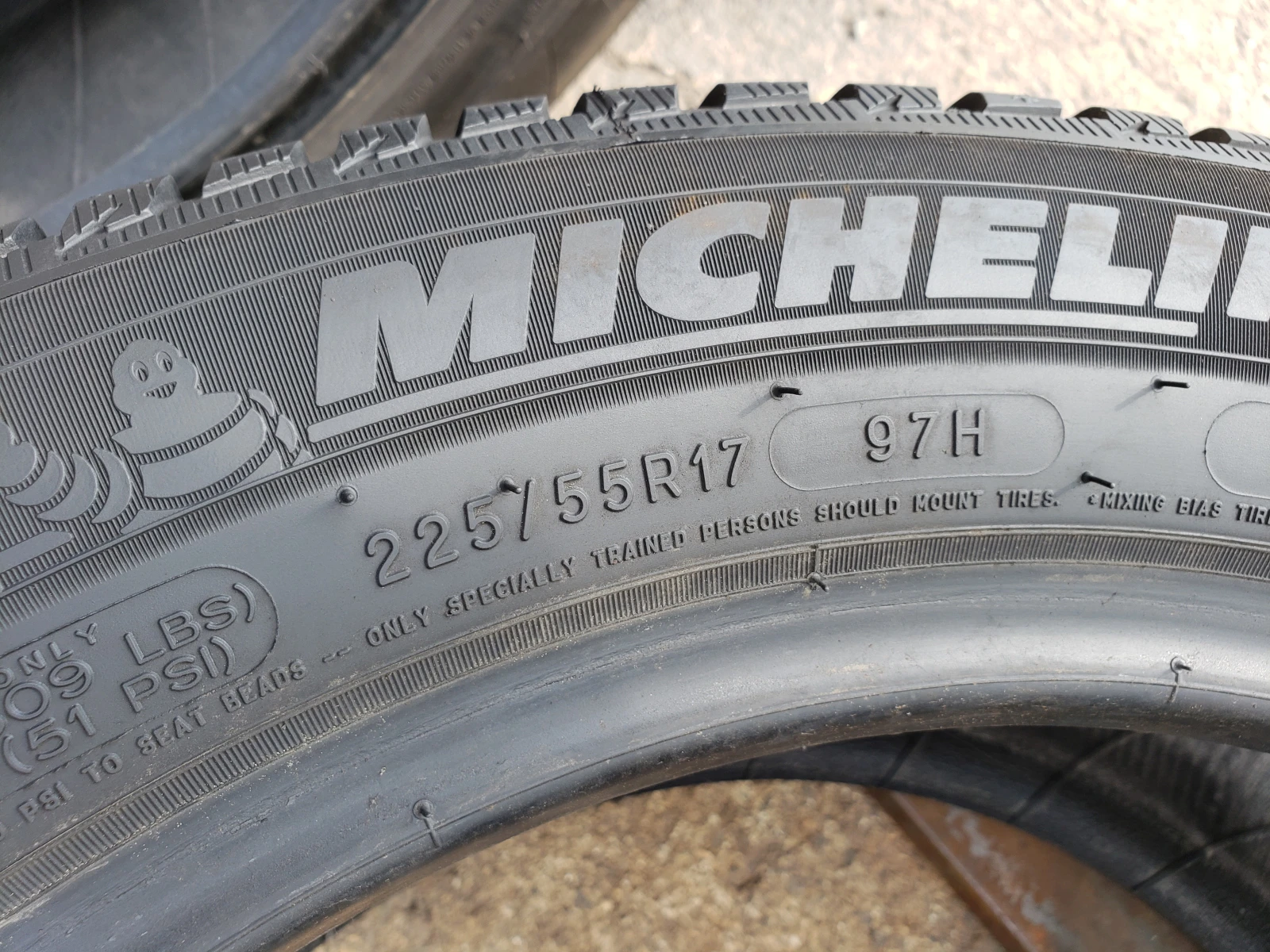 Гуми Зимни 225/55R17, снимка 6 - Гуми и джанти - 56054417
