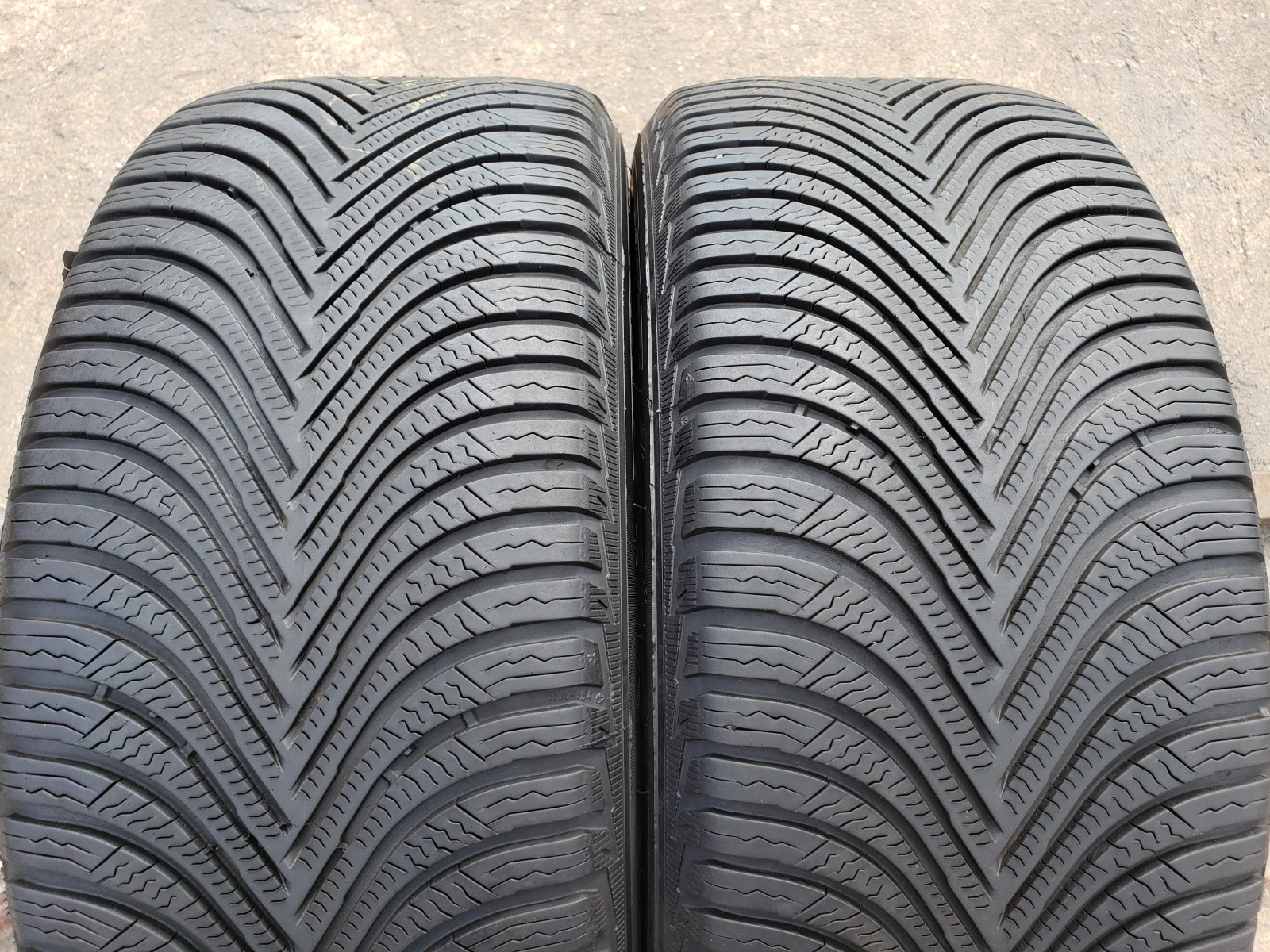 Гуми Зимни 225/55R17, снимка 2 - Гуми и джанти - 56054417