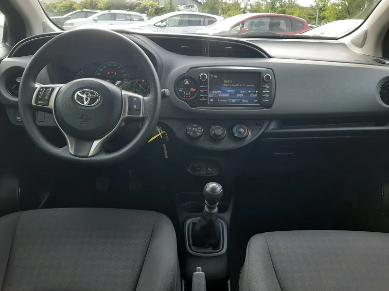 Toyota Yaris 1.5i 112кс, снимка 9 - Автомобили и джипове - 46359695