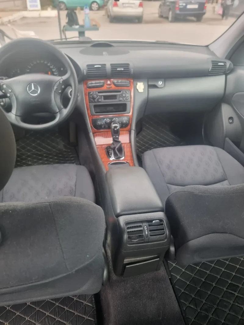 Mercedes-Benz C 200 220, снимка 7 - Автомобили и джипове - 47545174