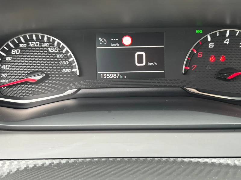 Peugeot 2008 1.5 Bluehdi , снимка 10 - Автомобили и джипове - 48432685