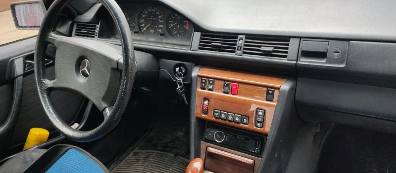 Mercedes-Benz 124 2, 0, снимка 7 - Автомобили и джипове - 51924186