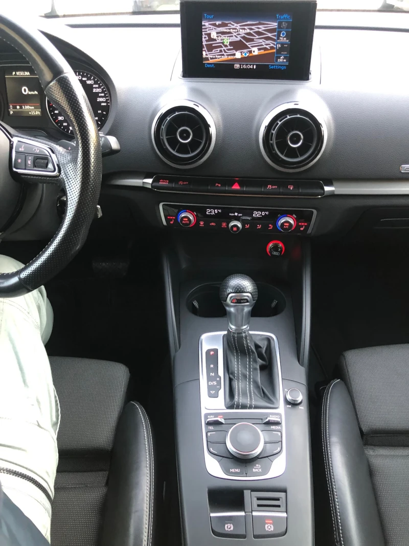 Audi A3 S-PAKET/MATRIX/1.8 TFSI-QUATTRO/ОБСЛУЖЕНА/УНИКАТ, снимка 13 - Автомобили и джипове - 52576382