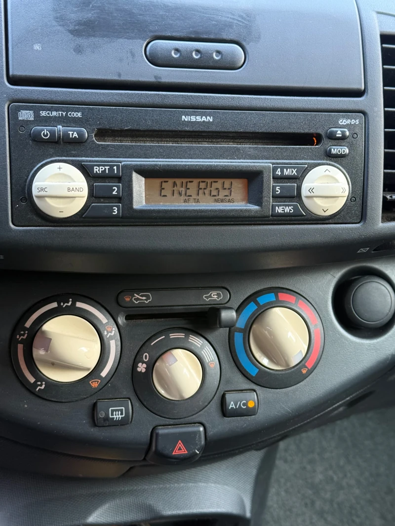 Nissan Micra 1.4 AVTOMAT, снимка 13 - Автомобили и джипове - 52648584