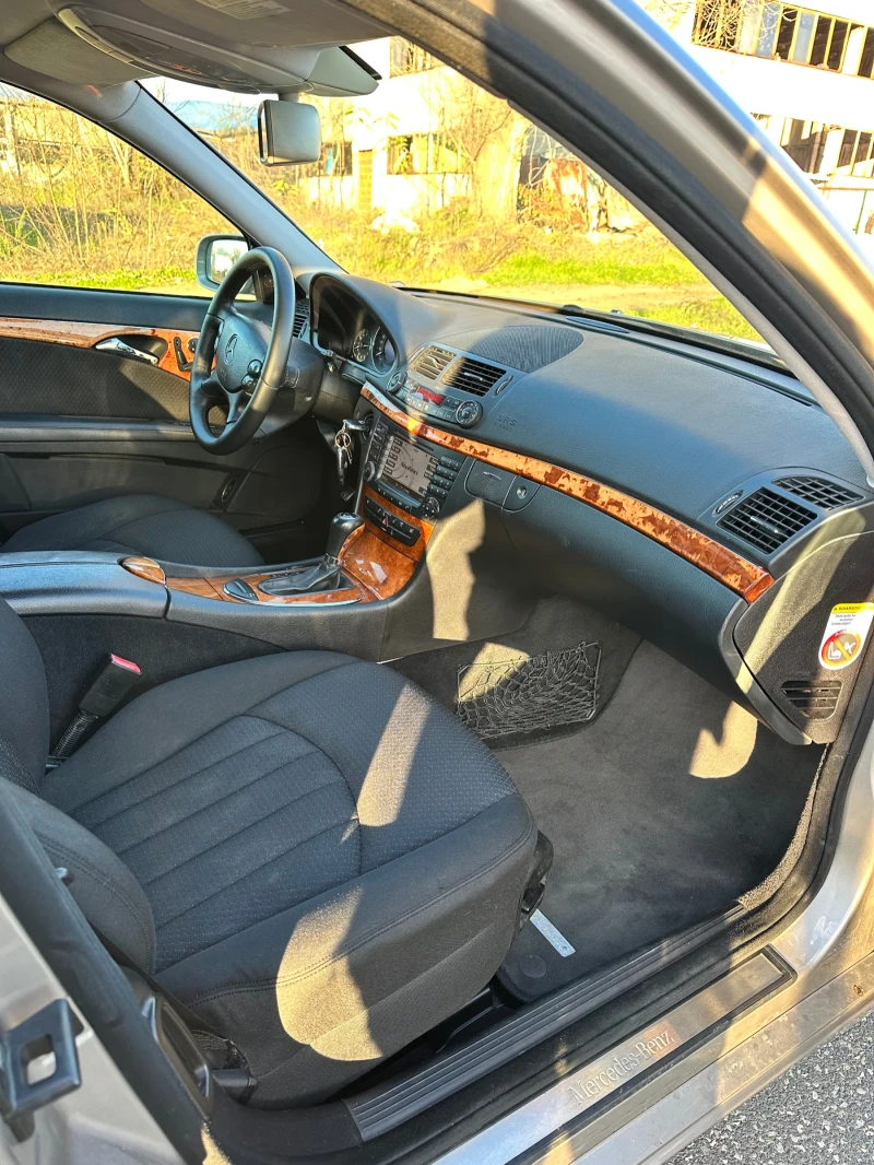 Mercedes-Benz E 320, снимка 10 - Автомобили и джипове - 52914111