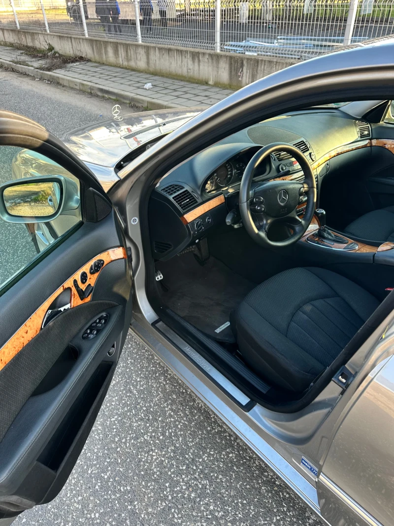 Mercedes-Benz E 320, снимка 11 - Автомобили и джипове - 52914111