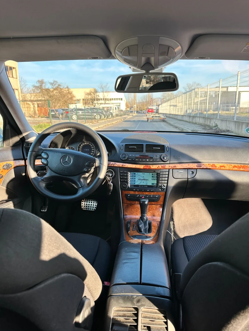 Mercedes-Benz E 320, снимка 9 - Автомобили и джипове - 52914111