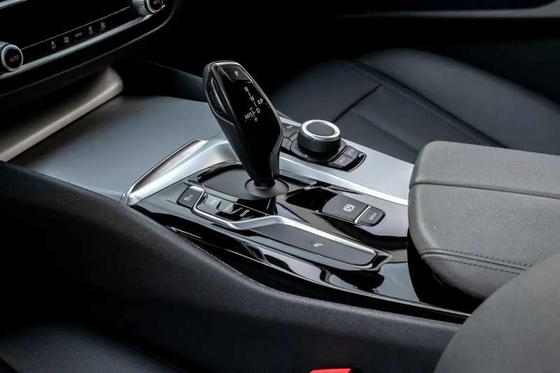 BMW 520 АвтоКредит* (Цена до БГ), снимка 10 - Автомобили и джипове - 53433135