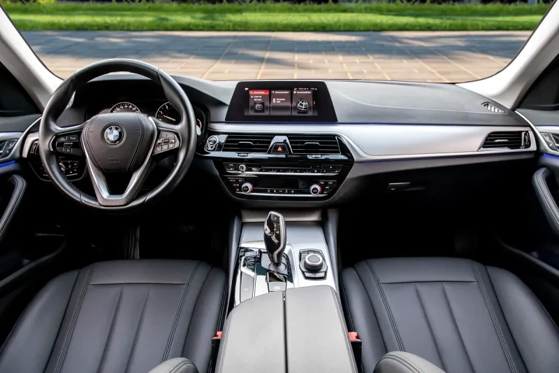 BMW 520 АвтоКредит* (Цена до БГ), снимка 8 - Автомобили и джипове - 53433135