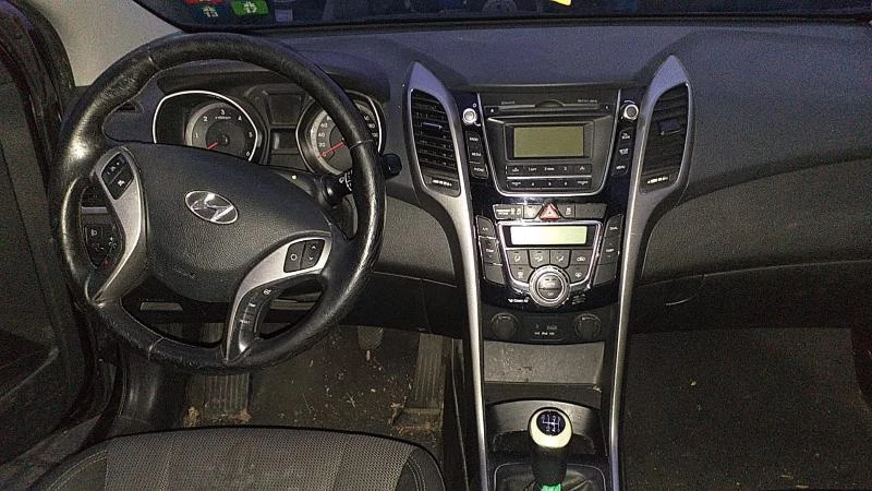 Hyundai I30 1,6CRDI, снимка 11 - Автомобили и джипове - 30988716