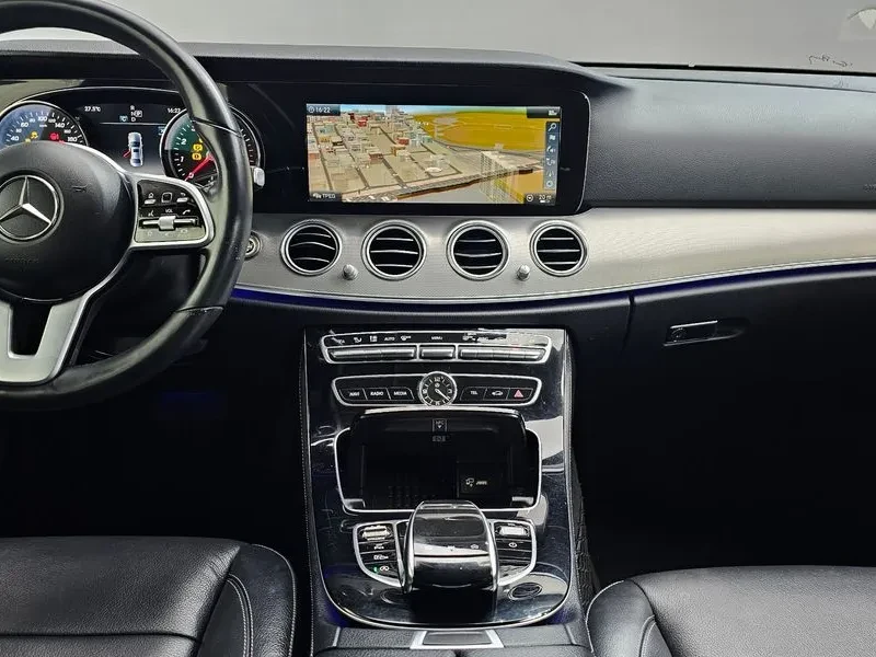 Mercedes-Benz E 300 САМО 30% АВАНС, снимка 17 - Автомобили и джипове - 56266605