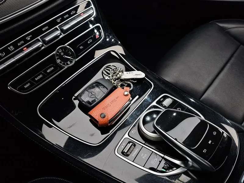 Mercedes-Benz E 300 САМО 30% АВАНС, снимка 16 - Автомобили и джипове - 56266605