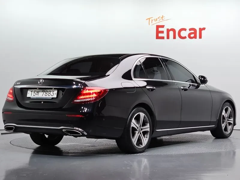 Mercedes-Benz E 300 САМО 30% АВАНС, снимка 2 - Автомобили и джипове - 56266605