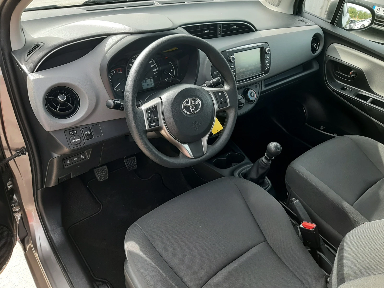 Toyota Yaris 1.5i 112кс - изображение 7