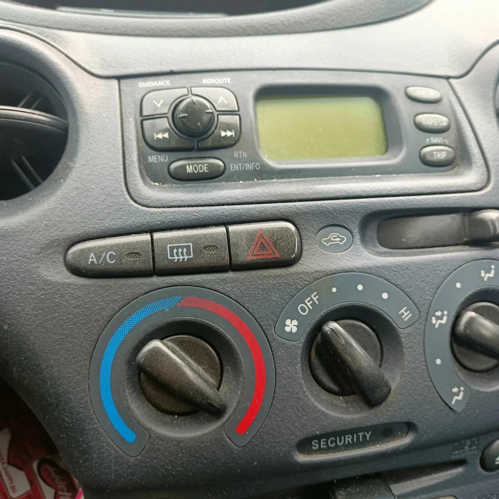 Toyota Yaris 1.0 68k. LPG  - изображение 5