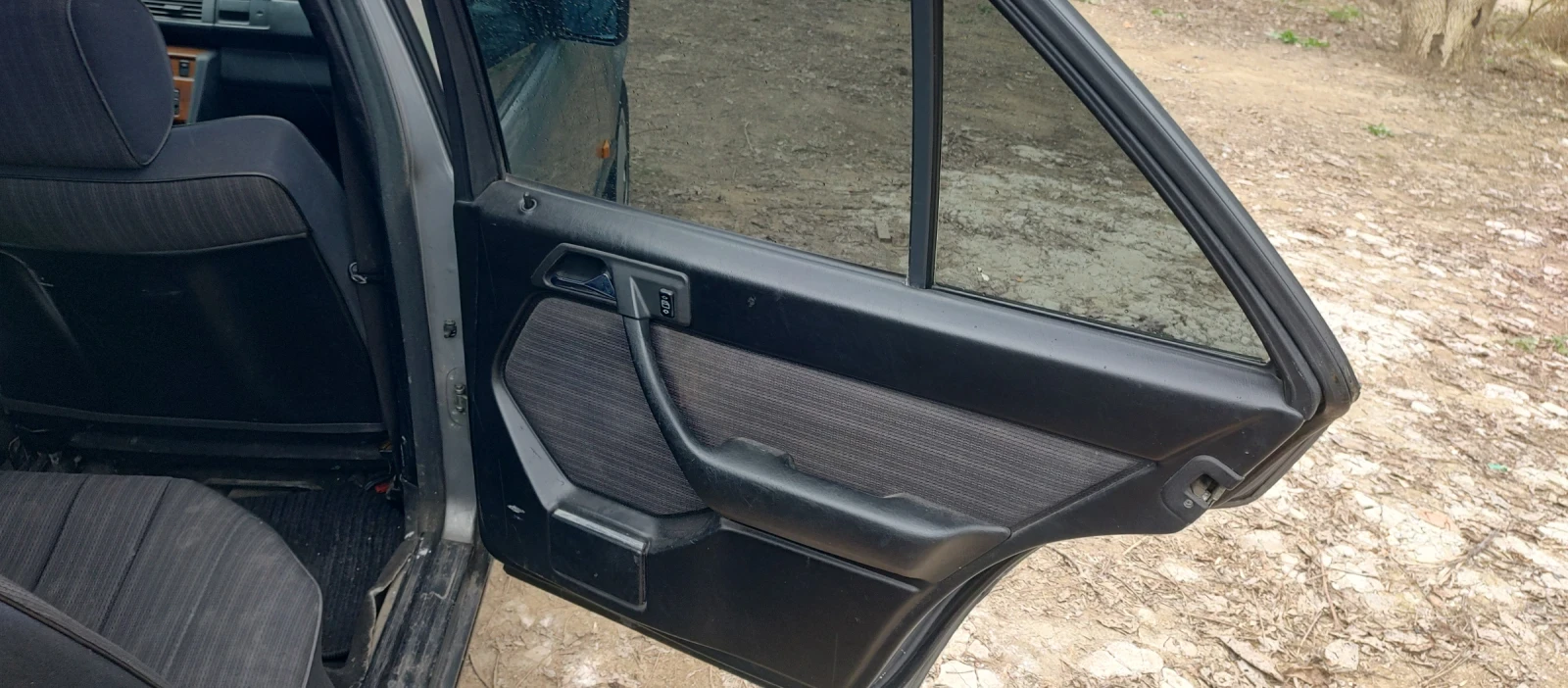 Mercedes-Benz 124 2, 0 - изображение 8