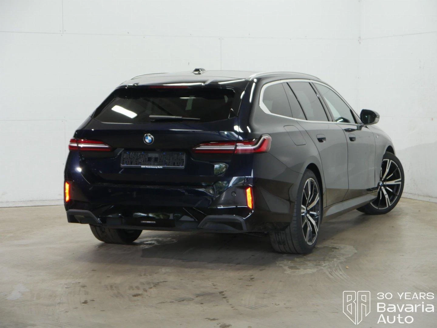 BMW 540 d xDrive Touring Executive Lounge Paket - изображение 3
