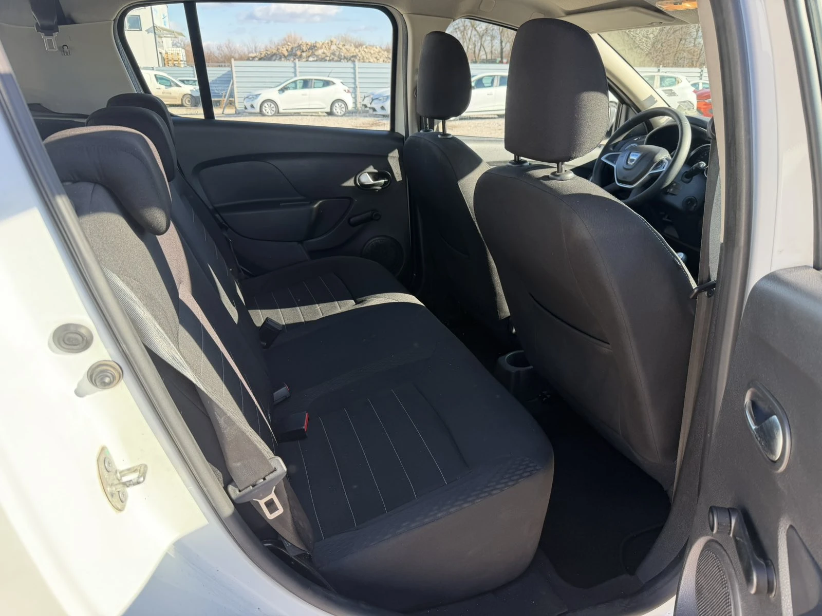 Dacia Sandero 1.5DCi 75k.c. | Mobile.bg � ����������� 12