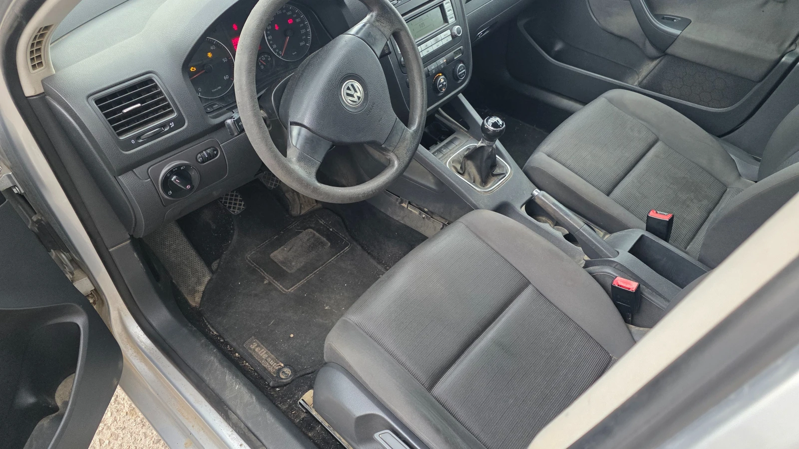 VW Golf 1.9tdi, снимка 10 - Автомобили и джипове - 53906338