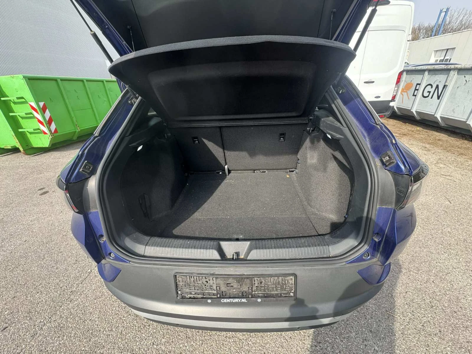 VW ID.4 77kWh* Pro Performence* Дистроник* LED* Подгрев, снимка 7 - Автомобили и джипове - 53950102