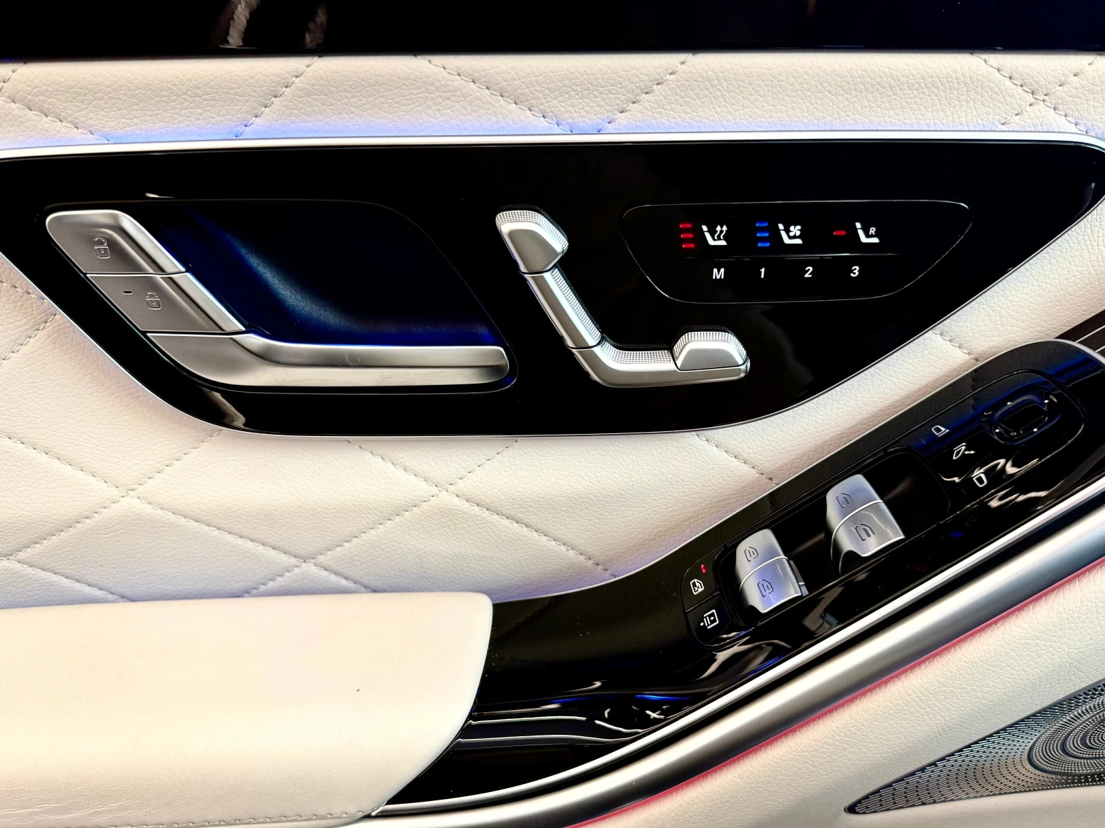 Mercedes-Benz S 580 L* 4M* 360* Панорама* Burmester* Подгрев* Лизинг, снимка 13 - Автомобили и джипове - 54223829