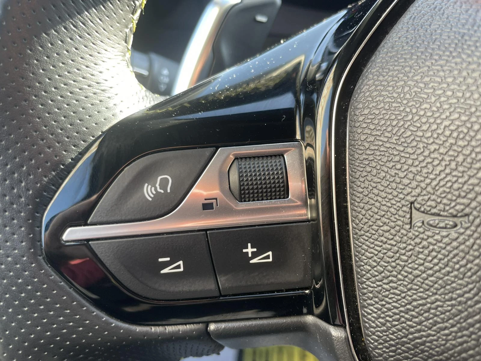 Peugeot 208 GT, снимка 15 - Автомобили и джипове - 54326487