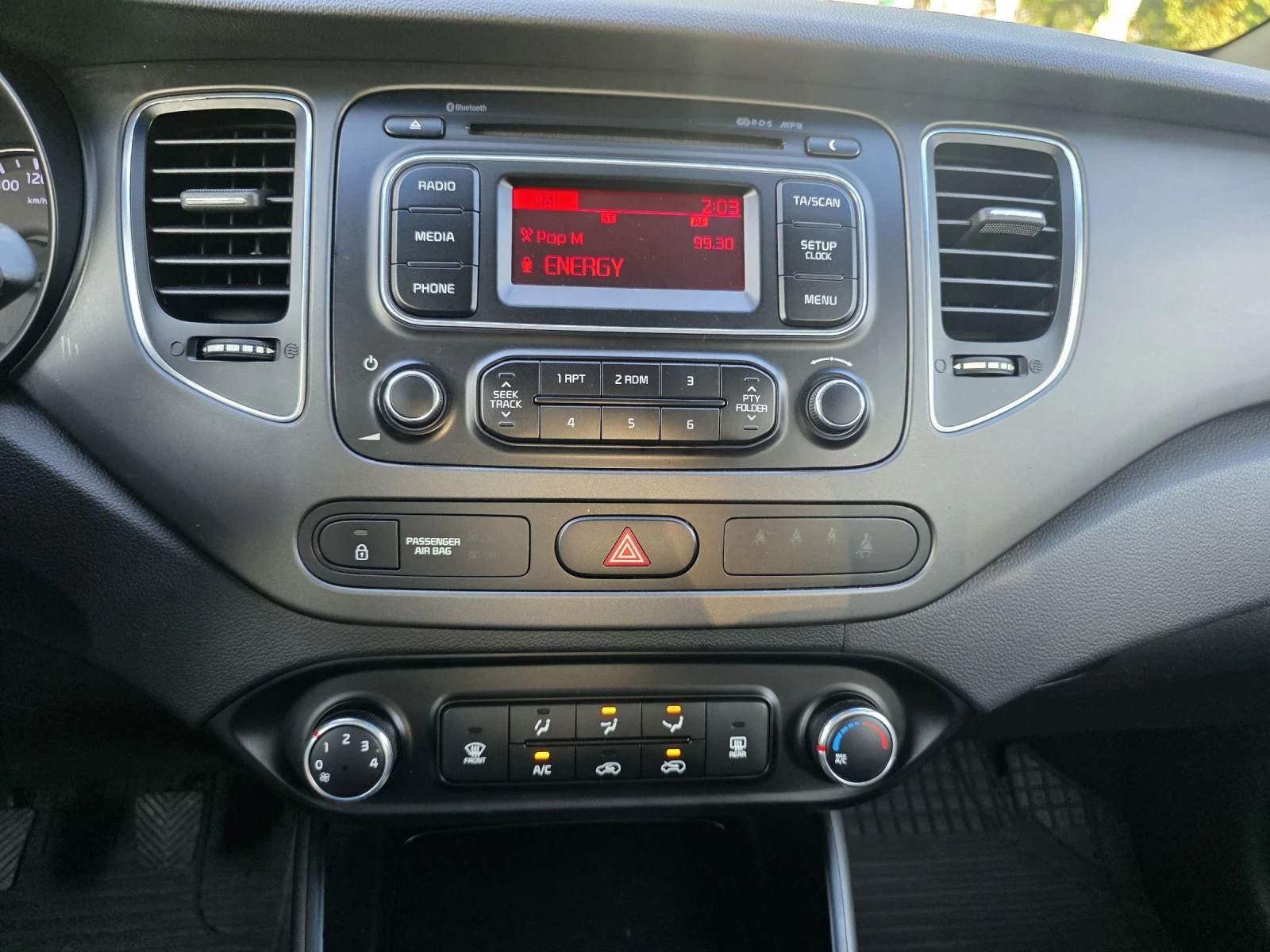 Kia Carens Сервизна история , снимка 15 - Автомобили и джипове - 54749098