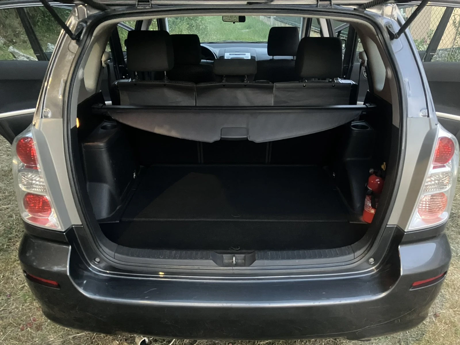 Toyota Corolla verso 2.2 D-4D (136 Hp) DPF, снимка 13 - Автомобили и джипове - 55105864