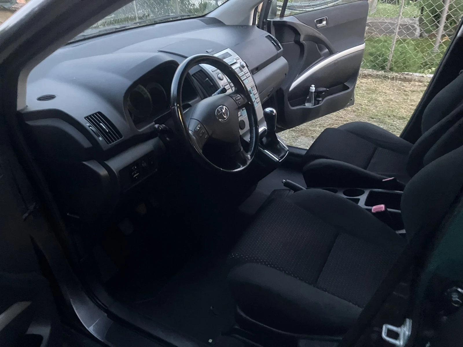Toyota Corolla verso 2.2 D-4D (136 Hp) DPF, снимка 9 - Автомобили и джипове - 55105864