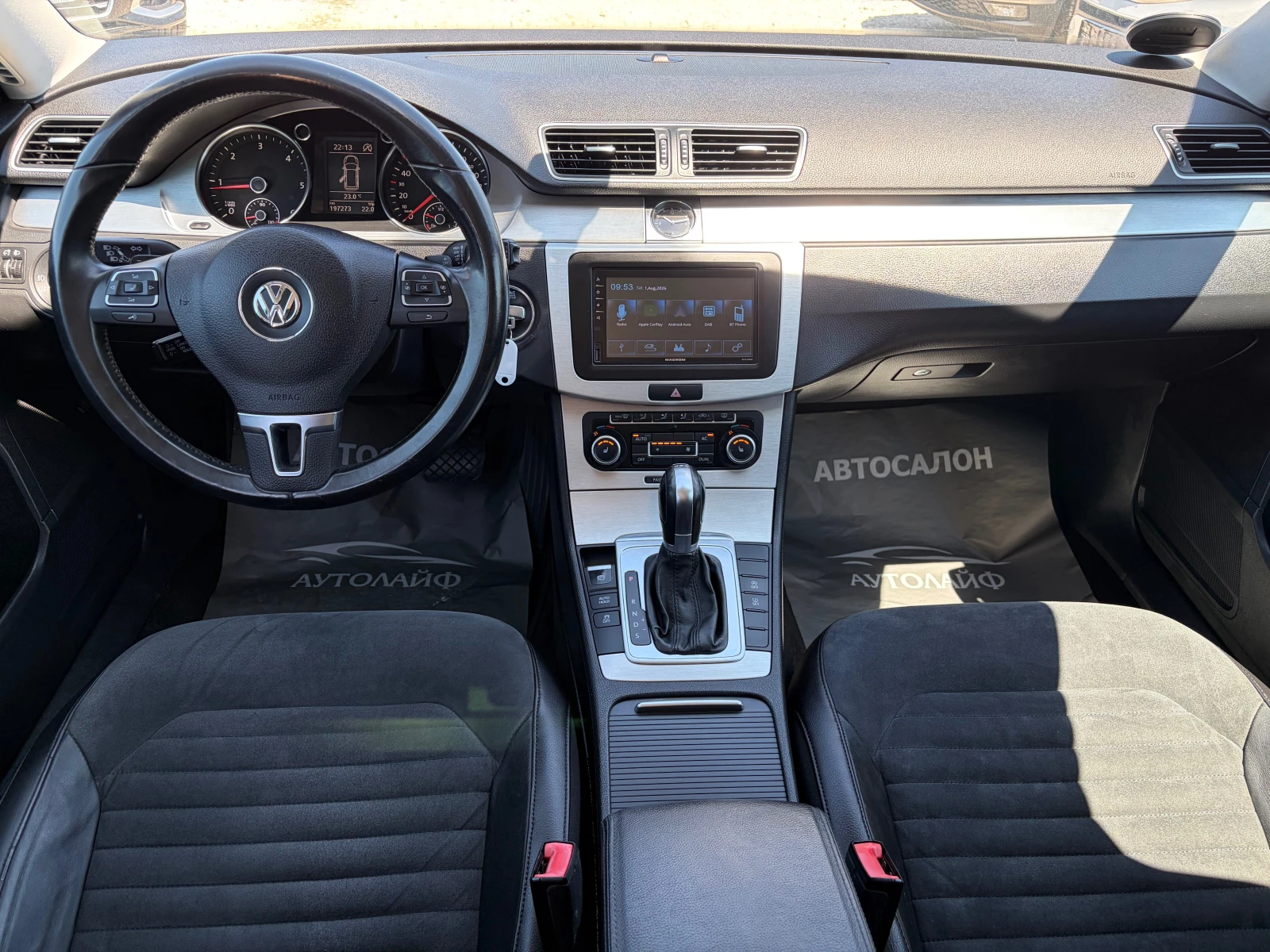 VW Passat HIGHLINE 2.0TDI-140 DSG, снимка 8 - Автомобили и джипове - 55500677