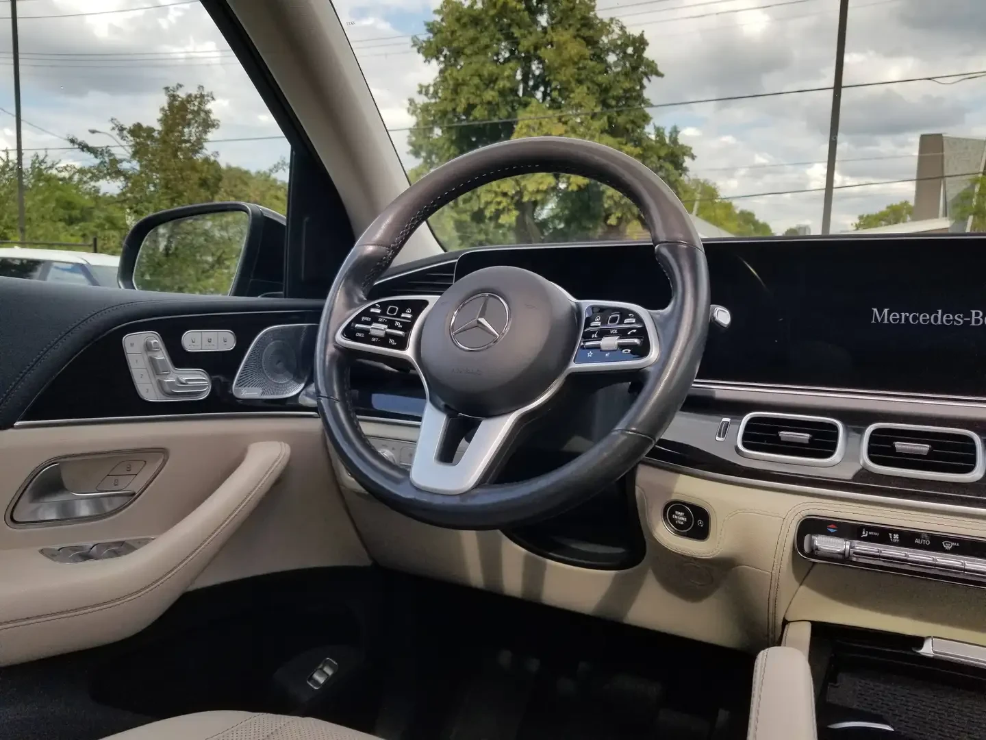 Mercedes-Benz GLE 450 AMG/NIGHT PKG/BURMESTER/HUD/ОБДУХ/МАСАЖ/ADAPTIVE/ , снимка 8 - Автомобили и джипове - 56181365