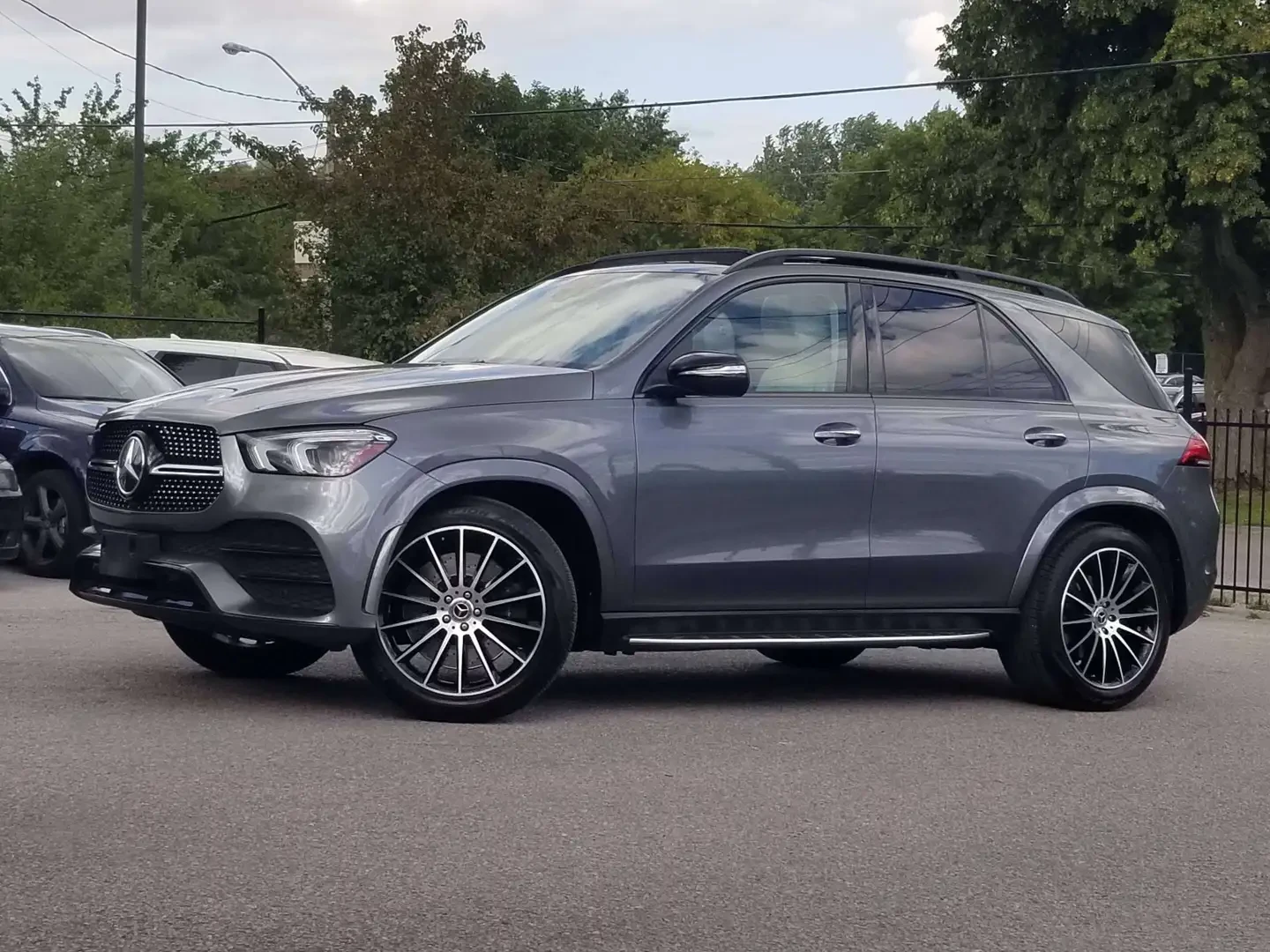 Mercedes-Benz GLE 450 AMG/NIGHT PKG/BURMESTER/HUD/ОБДУХ/МАСАЖ/ADAPTIVE/ , снимка 4 - Автомобили и джипове - 56181365
