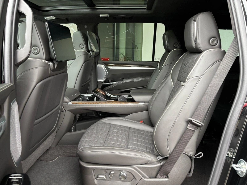 Cadillac Escalade 6.2 V8/LONG/NEW MODEL/S PLATINUM/EXECUTIVE LOUNGE/, снимка 10 - Автомобили и джипове - 51769269