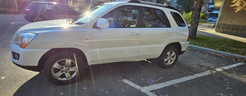Kia Sportage, снимка 2 - Автомобили и джипове - 52422946