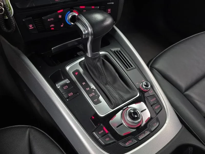 Audi Q5 2.0 TDI Quattro, снимка 9 - Автомобили и джипове - 55129968