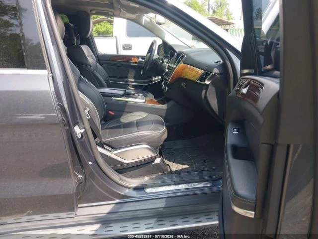 Mercedes-Benz GL 550 AMG* 4MATIC* HARMAN KARDON* ПОДГРЕВ* ОБДУХВАНЕ* ПА, снимка 5 - Автомобили и джипове - 55452319