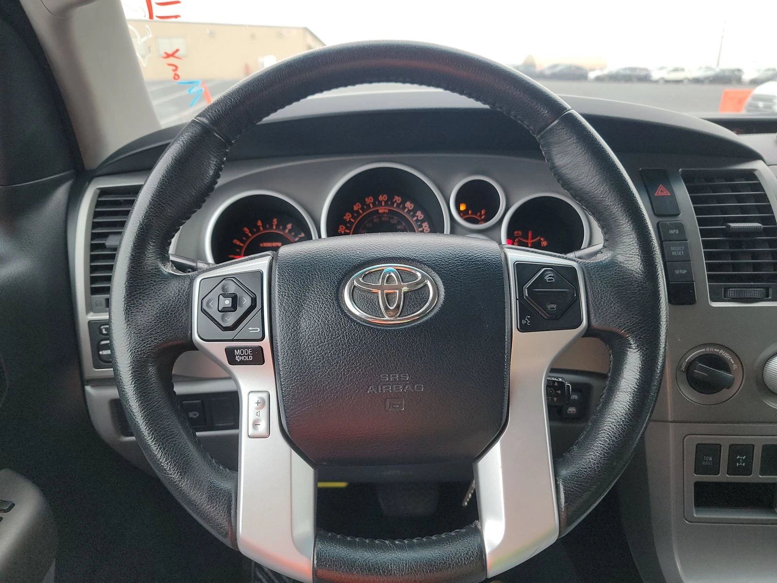 Toyota Sequoia 5.7* V8* ПОДГРЕВ* КАМЕРА* КЕЙЛЕС*  - изображение 8