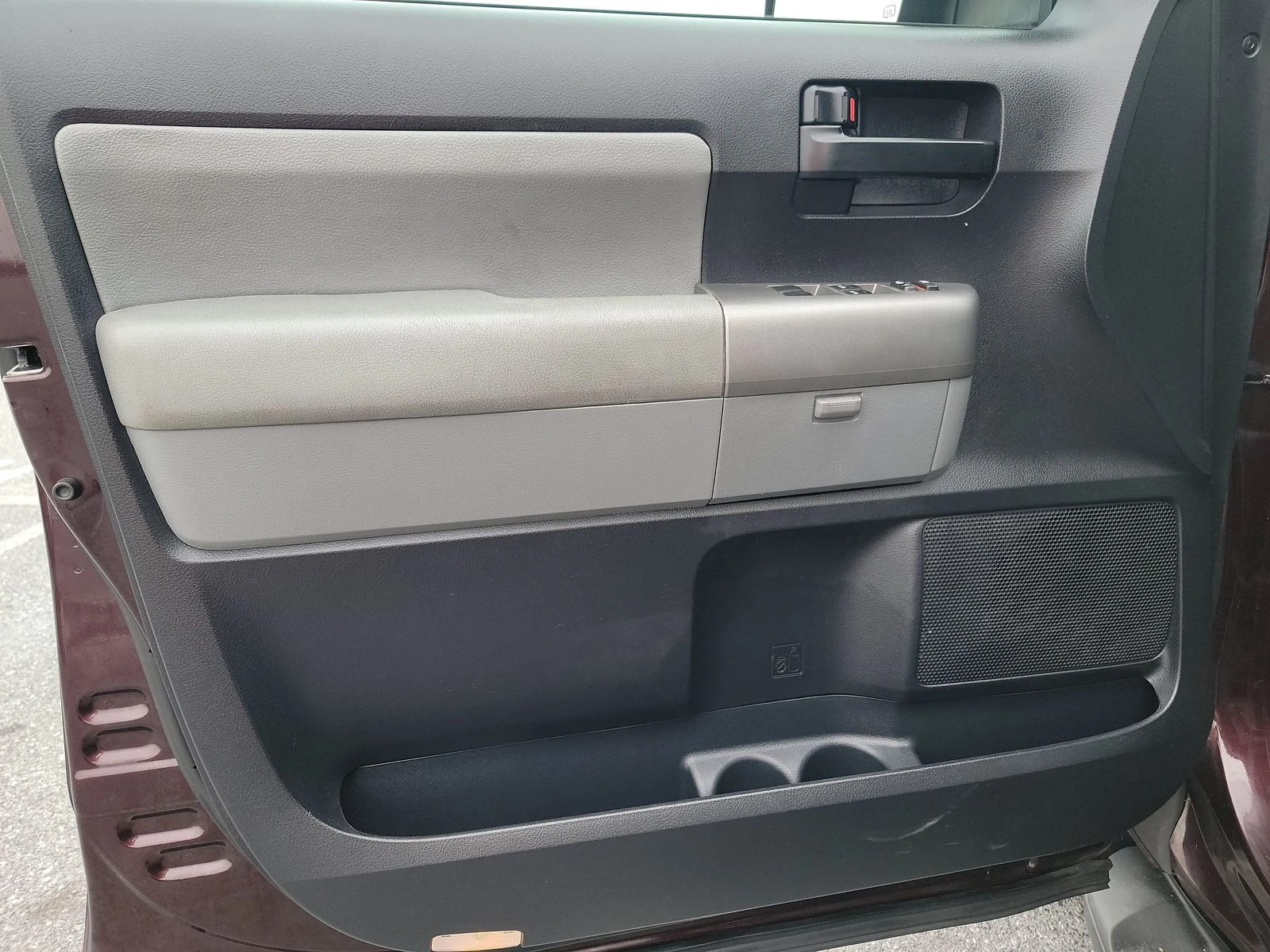 Toyota Sequoia 5.7* V8* ПОДГРЕВ* КАМЕРА* КЕЙЛЕС*  - изображение 7