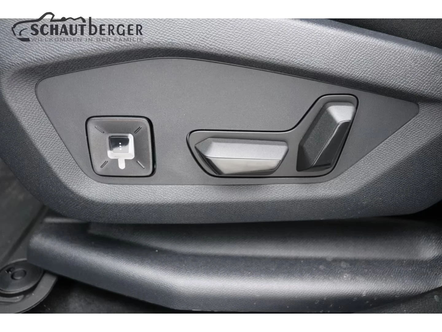 Jeep Compass Elektro Premium HuD 360 Panorama Winter Pack, снимка 13 - Автомобили и джипове - 54292419