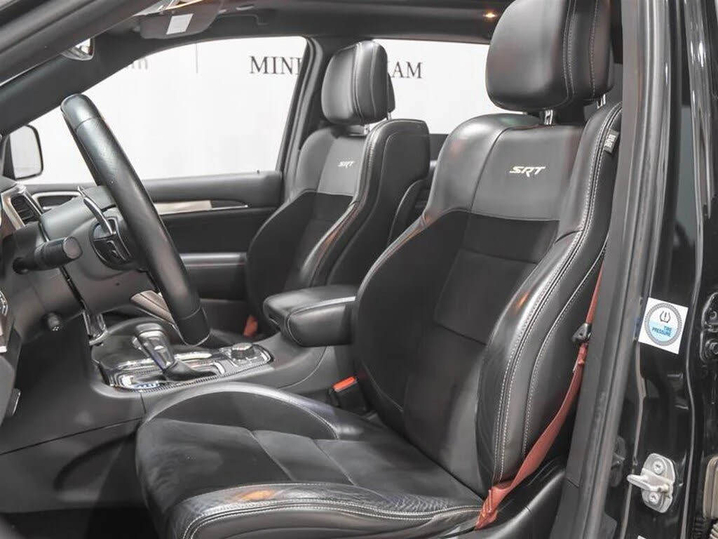 Jeep Grand cherokee SRT * АвтоКредит * (ЦЕНА ДО БГ), снимка 13 - Автомобили и джипове - 54691796