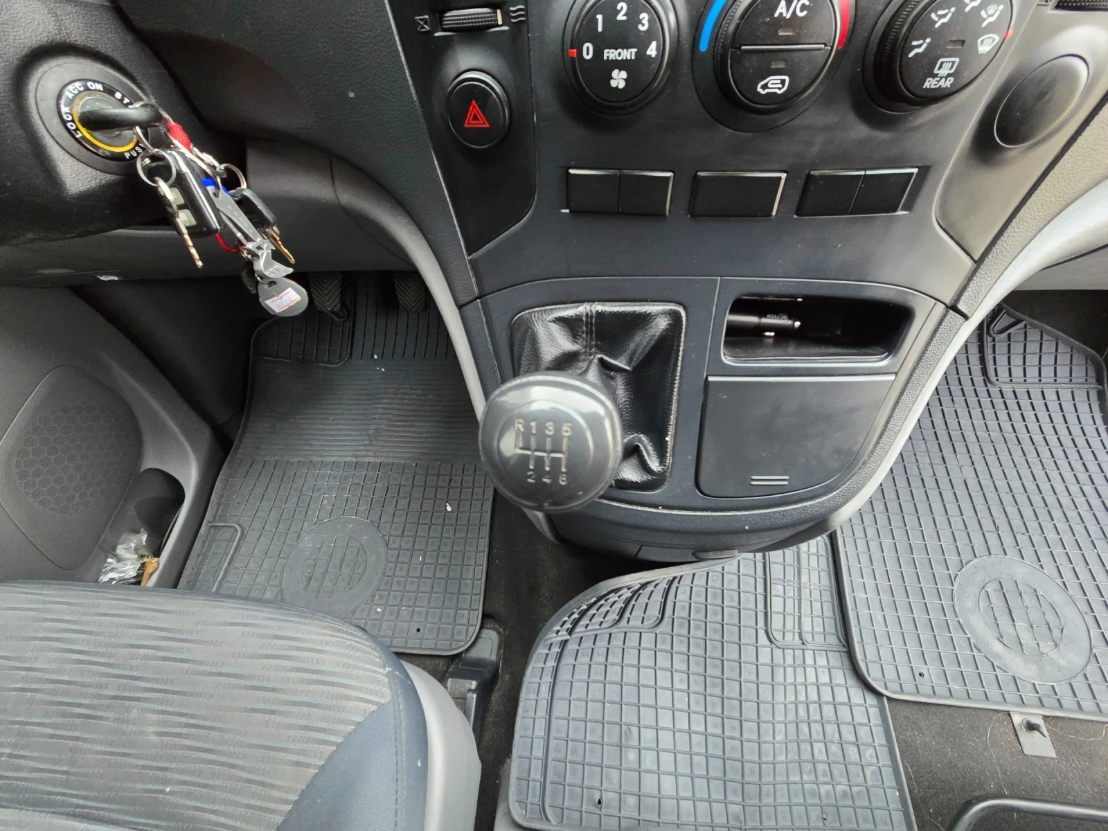 Hyundai H1, снимка 10 - Бусове и автобуси - 56167846