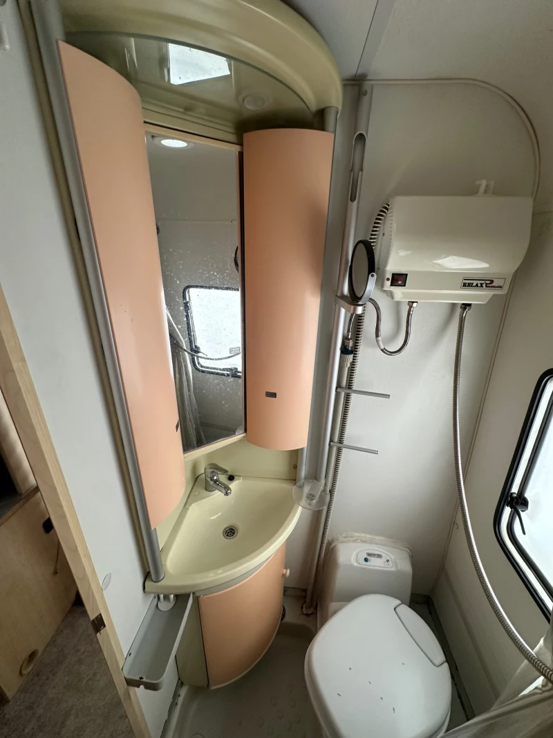 Каравана Burstner 4261, снимка 12 - Каравани и кемпери - 52712793